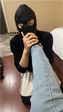 【调教视频】【白兔】运动鞋黑棉袜虐瘦奴 JS250312-18
