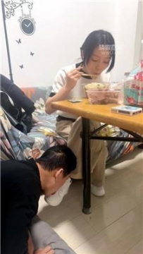 【调教视频】【心伊】桌底伺候前女友 JS251123-20