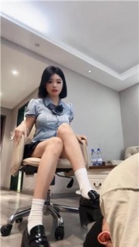 【调教视频】【兮皇】原味白袜+黑丝踩虐骚奴 bf57482