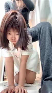 【调教视频】【玥樾】母狗下跪伺候 JS251228-25