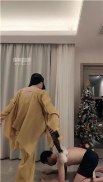 【调教视频】【黛樱】超重度刑-枷锁固定鞭 JS251017-26