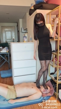 【素人S】点点巴黎世家黑丝踩踏 YC-241111-2