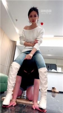 【调教视频】【uuu】惩罚偷鞋猥琐男藤条打 JS260324-5