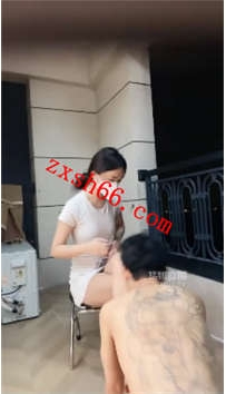 TLZB25923煎饼狗子-阳台调教当狗玩29分