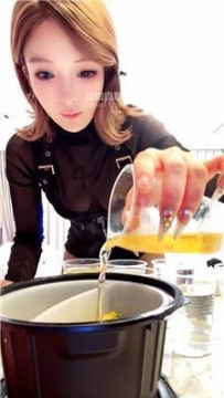 【调教视频】【一诺大小姐】双S-桌底卑微伺候 bf60003