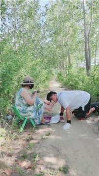 【调教视频】【小野猫】户外遛狗舔脚骑马 JS250709-27