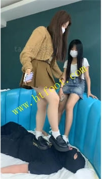 TL38610 精神小妹】听着音乐踩丝你37分钟