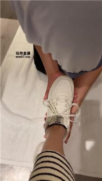 【调教视频】【芷涵】闻舔素人的脏鞋 JS250511-4