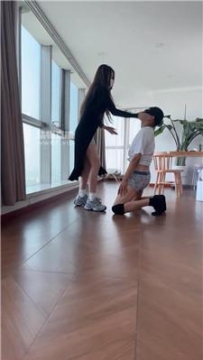 【调教视频】【舞池大人】白富美S-老爹鞋白袜踩踏踢踹 bf55226