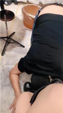 【调教视频】【琳园长】长靴捂白袜虐杀地毯奴 JS251029-15