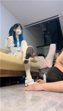 【调教视频】【奶味小仙女】肉丝脚捂脸深喉/舔超脏鞋底/全体重踩 bf49319