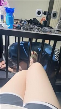 【调教视频】【贝拉】刑房囚禁偷原味犯人 JS251220-7