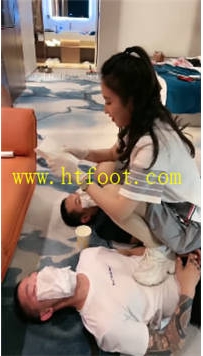 TL30504 鑫儿】圣水窒息耳光脚垫63分钟