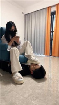 【调教视频】【南月女神】品尝主人的原味脚丫 bf51608
