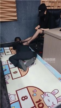 【调教视频】【伊大人】办公司脚下贱奴 JS250908-27