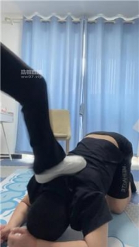 【调教视频】【林珥】小白鞋白棉袜气味辱 JS250619-9