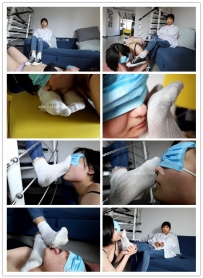 【惑心】贱母狗跪舔极臭脏袜子