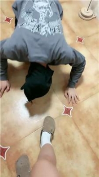 【调教视频】【周周】白棉袜挑逗下贱家奴 JS250424-12