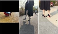 AC2571 C3372 - Jessica Su女王丝袜红底高跟在公园路人面前碾踩烂蝗虫
