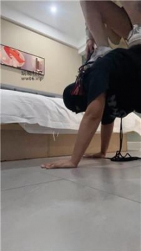 【调教视频】【沐沐大大】鞭打/舔脏地板/脏小白鞋肉丝跳踩 bf49226