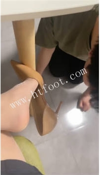 TL46791 武汉丶芊芊】T 餐桌下的秘密60分钟