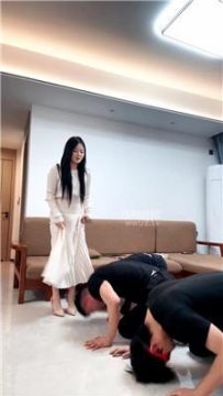 【调教视频】【小琼】群调场-惩罚三奴【双视角版】 JS260105-6