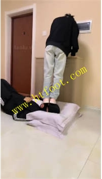 TL40364 精神小妹】重度踩踏40分钟