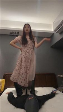 【调教视频】【猴歌】素人舞蹈女神的脚下奴 JS250225-15