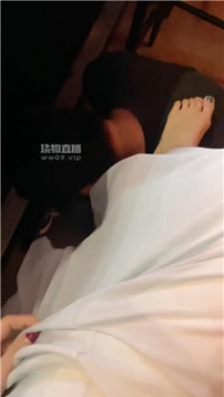 【调教视频】【思慕酒馆】酒吧前台小妹的脚奴 JS250717-33