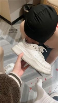 【调教视频】【白兔】白袜脚踩/强制滴蜡 JS250125-3