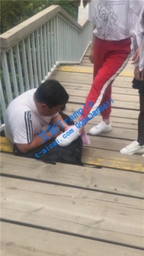 姐妹爆虐擦鞋骗子