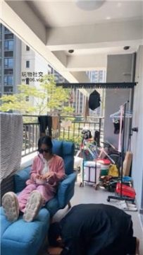 【调教视频】【南月女神】阳台臭脚丫羞辱家奴 JS250321-10