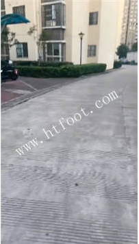 TL46859 素人挖掘机】户外开发18岁呆萌眼镜妹19分钟