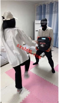 TLZB25569足彩馆2-捆绑群调暴力踢踹46分