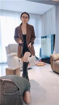 【调教视频】【阿雅】长靴肉丝脚玩虐踢踹 JS250926-8