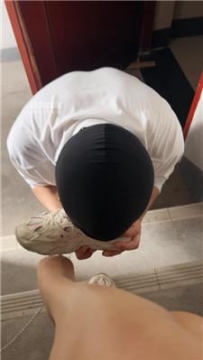 【调教视频】【幂幂大】楼道遛狗-室内强制闻鞋 JS250609-36