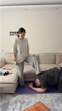 【调教视频】【埋汰】棉袜脚踩虐家奴 JS250317-16