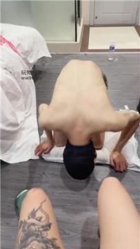 【调教视频】【小凤梨】纹身小主白袜脚虐 JS250218-31