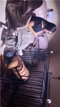 【调教视频】【挽秋情侣】囚禁狗笼强迫舔脏鞋 JS250804-37