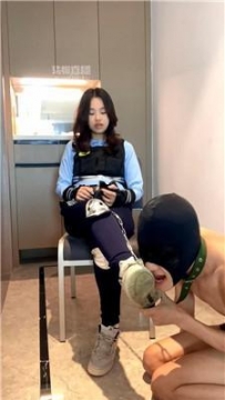 【调教视频】【女生也能很暴力】马术女神脏鞋袜玩狗 bf59746