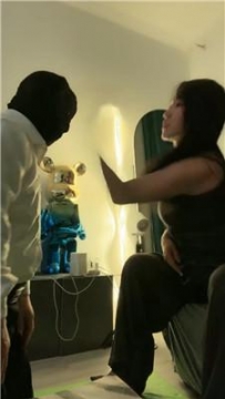 【调教视频】【傲雪】暴力抽耳光-人体烟灰缸 bf52782