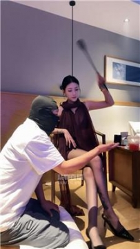 【调教视频】【苏御大人】口水吐脸-黑丝jio蹂躏踩 bf56980