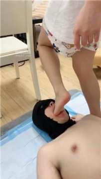 【调教视频】【甜甜】裸足喂酸奶插嘴 JS250624-2