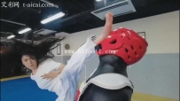 25615  跆拳道女神爆踹小黑人