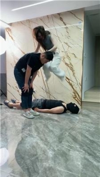 【调教视频】【麋鹿银儿】调双M-不把狗当人的女S原味羞辱/踩踏踹头 bf52553