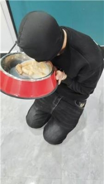 【调教视频】【宝宝大人s】刑架枷锁囚禁-重度鞭打-狗盆喂食 JS250109-13