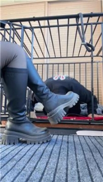 【调教视频】【77夫妻】长靴碾压踩虐圈养奴 JS251021-32