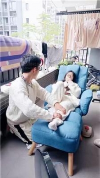 【调教视频】【南月女神】白袜踩踏-阳台下跪伺候 JS250218-1
