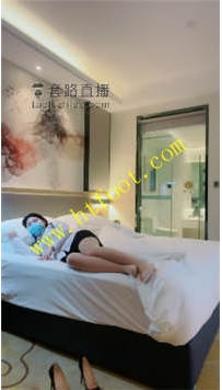 TL32118 雪琪琪】偷看邻居女领导的下场31分钟