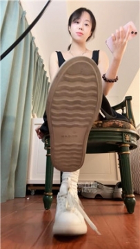 【第一视角】【奶豆包】滚到主人运动鞋下粗口羞辱    250828-24